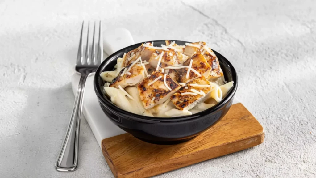 Pepper Pals® Cheesy Chicken Pasta