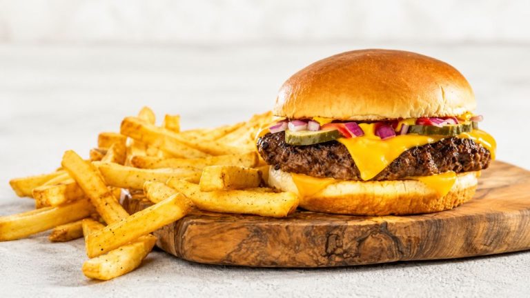 chilis the big qp burger